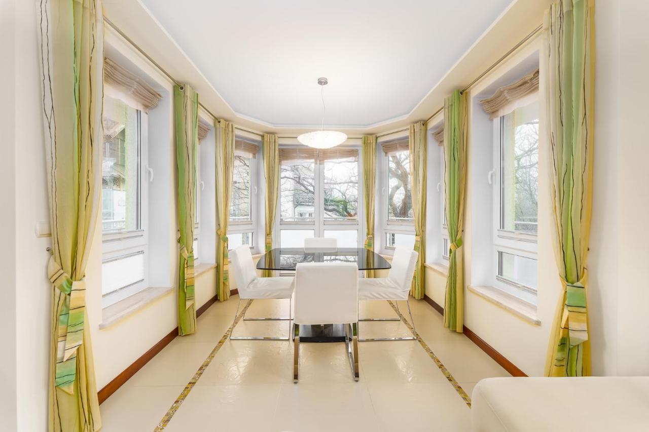 Seaside Apartment With Parking & Ac - 150 M To The Beach By Noclegi Renters Miedzyzdroje Exteriör bild